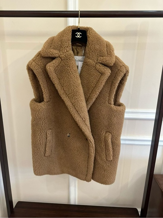 MaxMara Jackets & Blazers - 🚩steal MaxMara Camel Shearling Teddy Vest